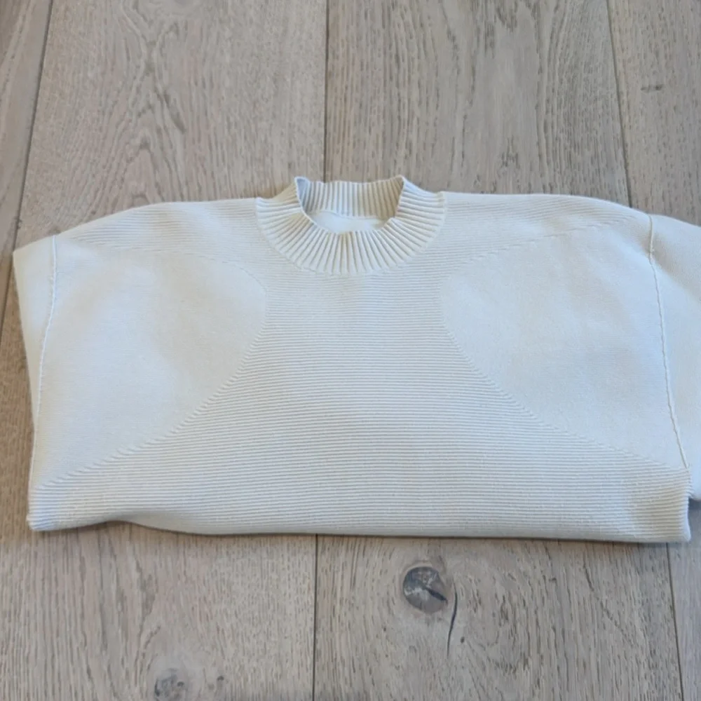 Lululemon Multi-Texture Crewneck Sweater in XS - Picture 4 of 10